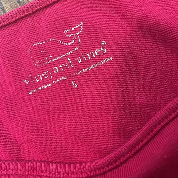 Vineyard Vines Short Sleeve Top in Cranberry EUC - Picture 3 of 6